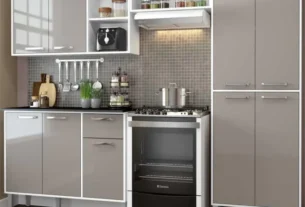 Armario Xangai VM2840 instalado em cozinha compacta moderna