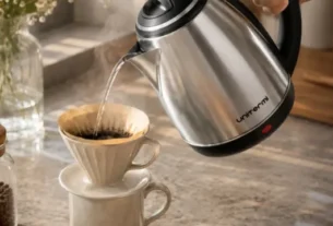 Chaleira Unitermi Atacama servindo agua quente para cafe 1