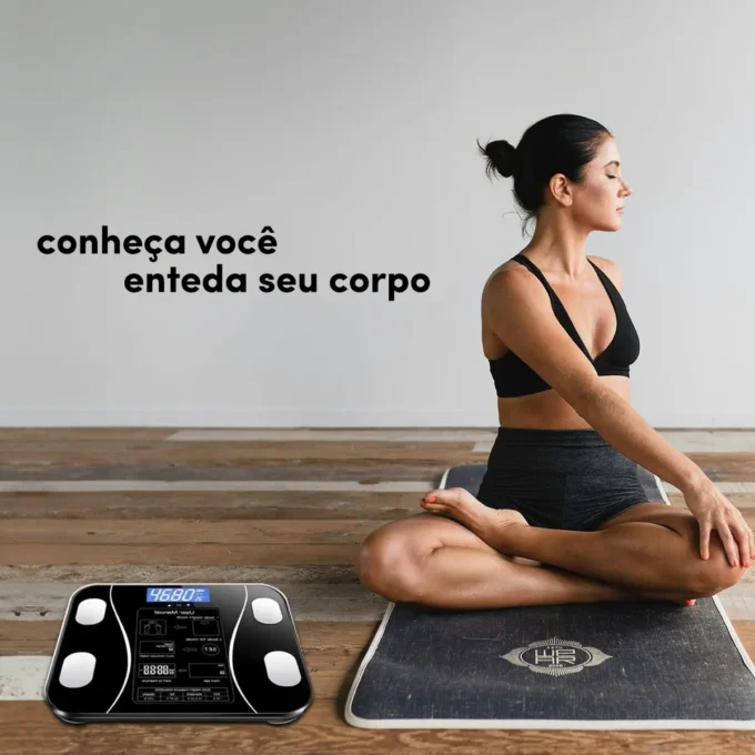 Detalhes da plataforma e do visor da balança digital de bioimpedância Smart 180kg.