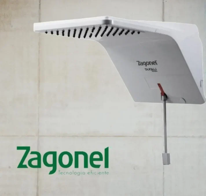 Chuveiro Zagonel Ducali 7500W: Vale a Pena? Review Completo 3 Ducha eletrônica Zagonel Ducali instalada em parede de banheiro com haste de ajuste de temperatura
